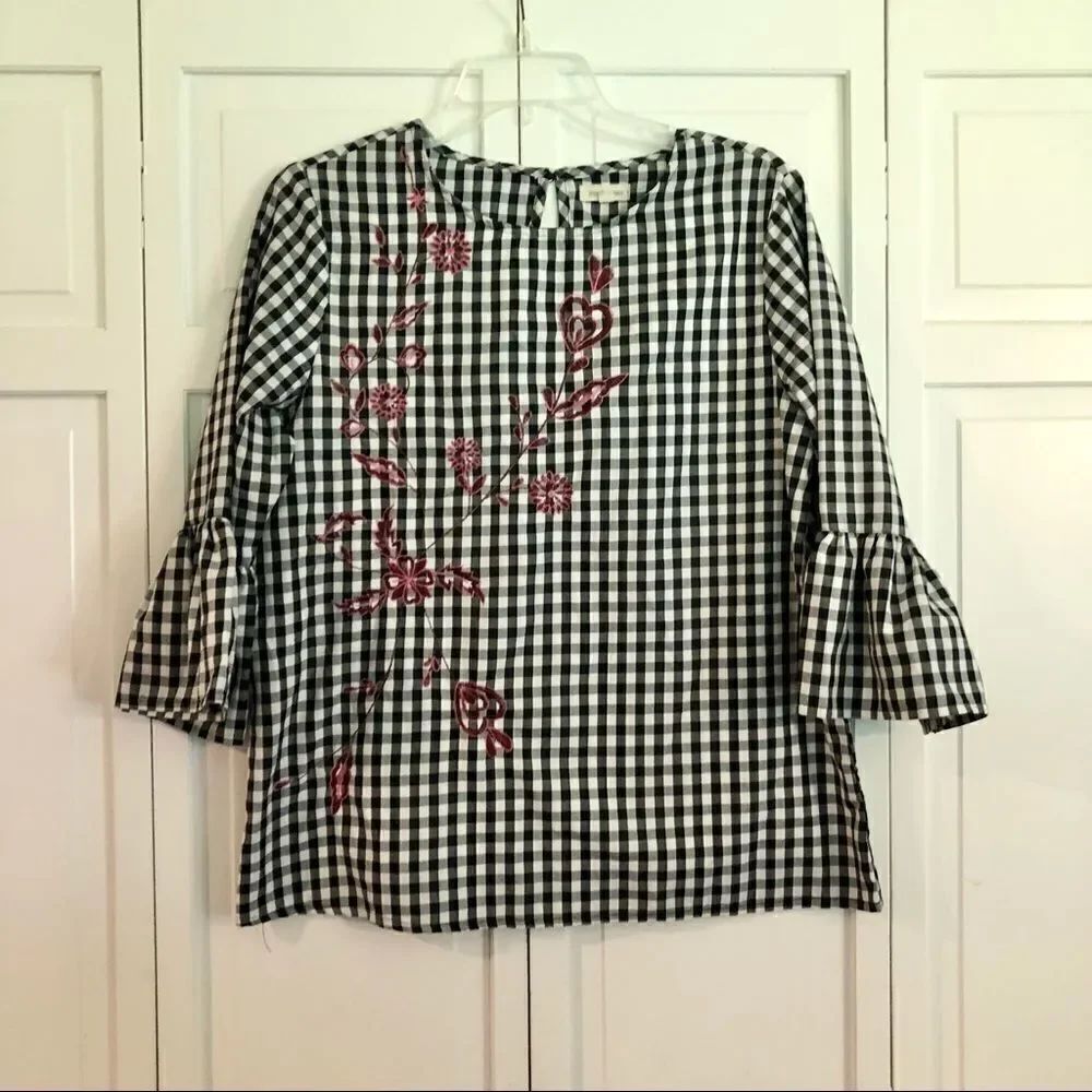 SALE Jennifer & grace gingham embroidered top